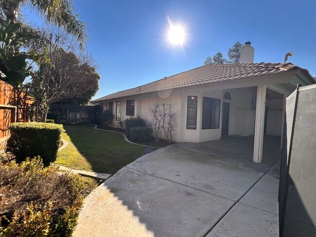 Building Photo - SOUTHWEST BAKERSFIELD