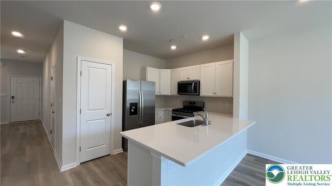 Building Photo - 1137 Martin Rd