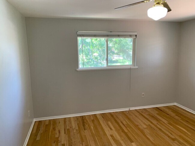 Building Photo - Private 2-Story End Unit