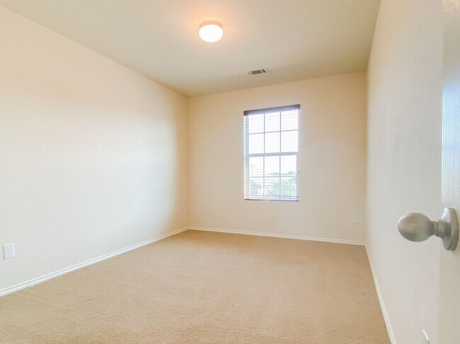 Building Photo - 12021 Pecangate Way