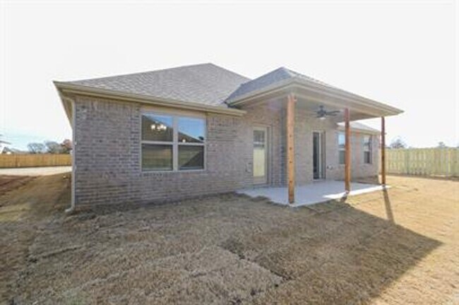 Building Photo - Come check out this Riverwood home in Lowell!