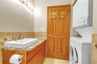 Building Photo - 9400 Wehrle Dr