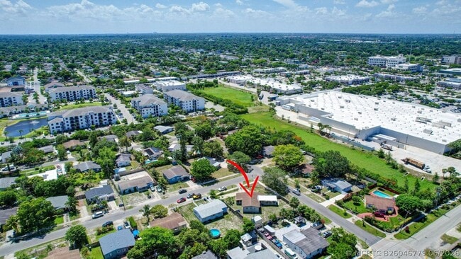 Building Photo - 300 SW 25th Ave