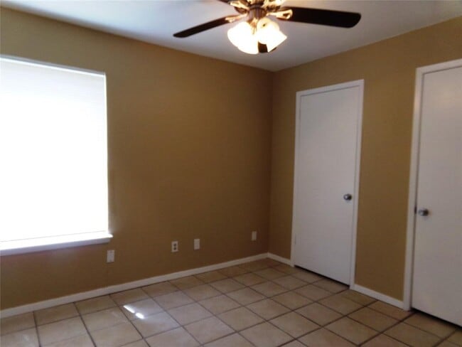Building Photo - 519 Lenora Dr
