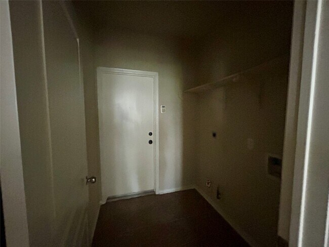 Building Photo - 23 Tivoli Garden Ct