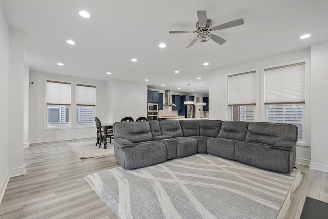 Building Photo - 22956 Aurora Vw Dr