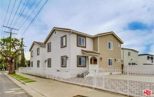 Primary Photo - 1203 1/2 S Catalina St