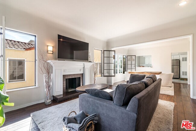 Building Photo - 751 Croft Ave