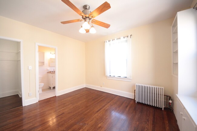 Building Photo - Sun-filled 1BR Condo in Cleveland Park