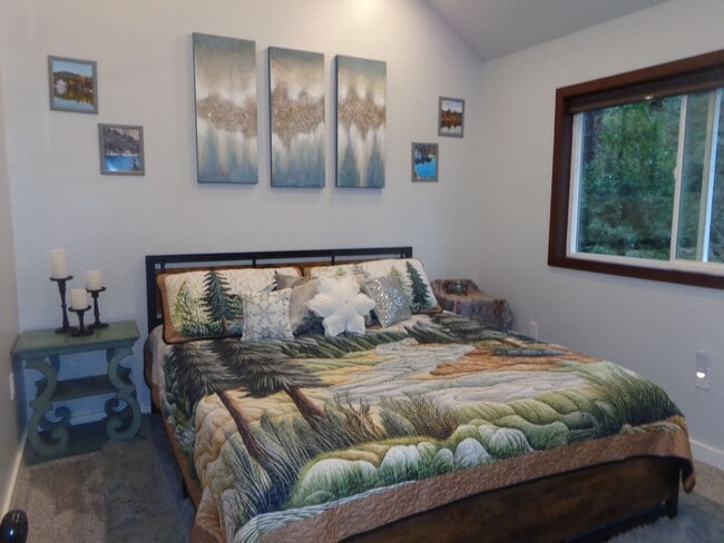 Building Photo - 4 BEDROOM ON KNOLL CIRCLE