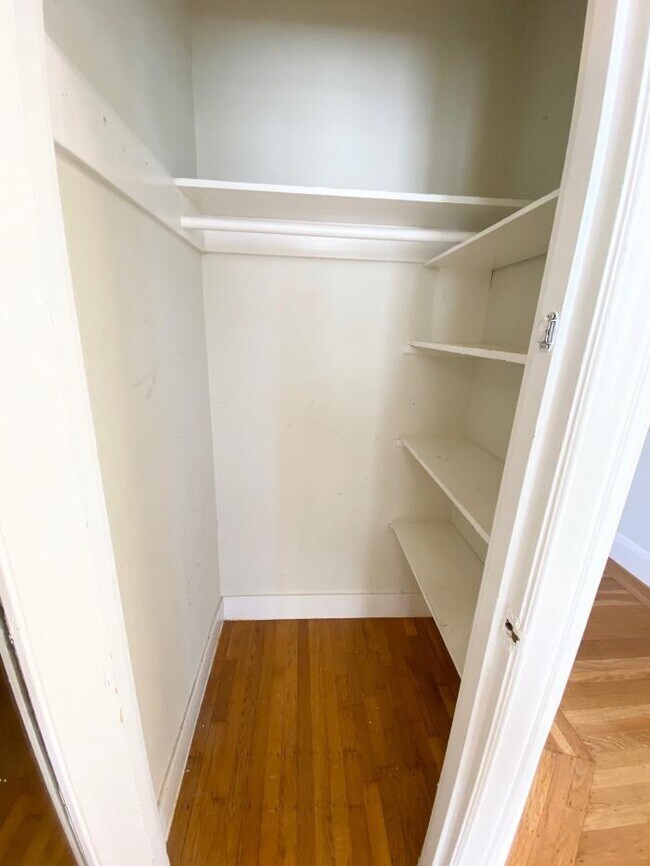 Building Photo - 2 bedroom in San Francisco CA 94118
