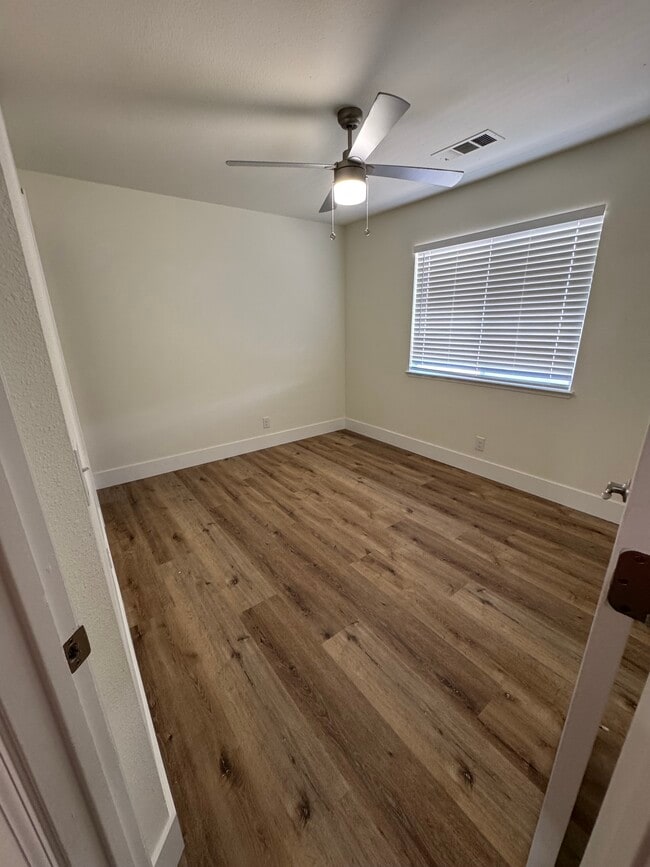 Building Photo - 1024 Michelle Ct