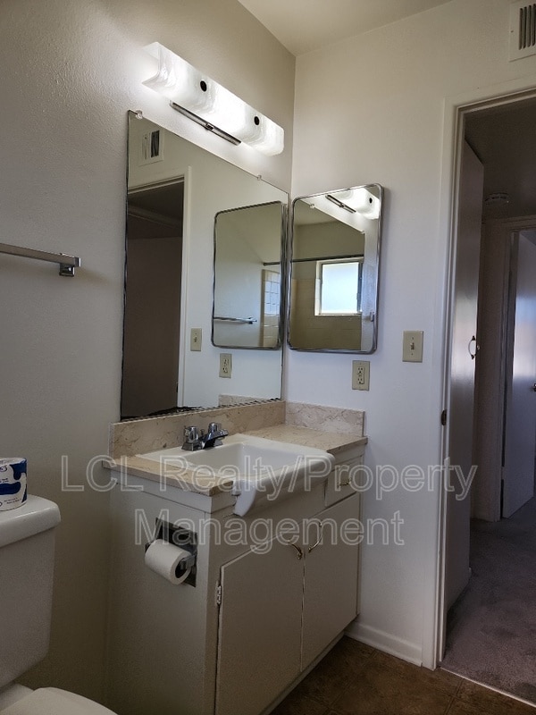 Building Photo - 26787 Oakmont Dr