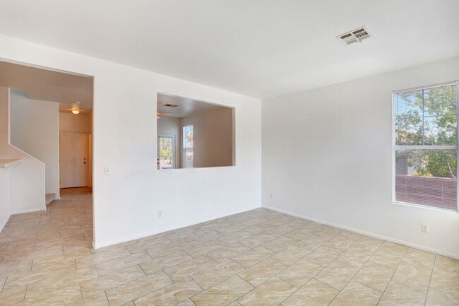 Building Photo - Beautiful 4-Bedroom Home in Gated Summerli...