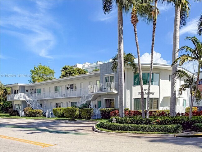 Building Photo - 10101 W Bay Harbor Dr