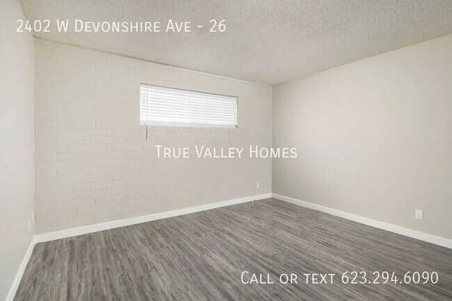 Building Photo - 2402 W Devonshire Ave