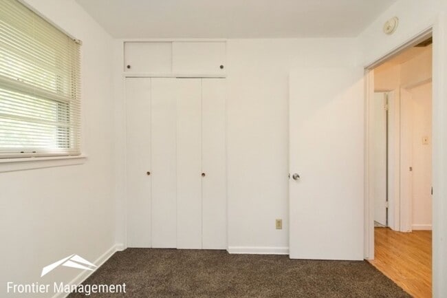 Building Photo - 1733 Vaughn Dr