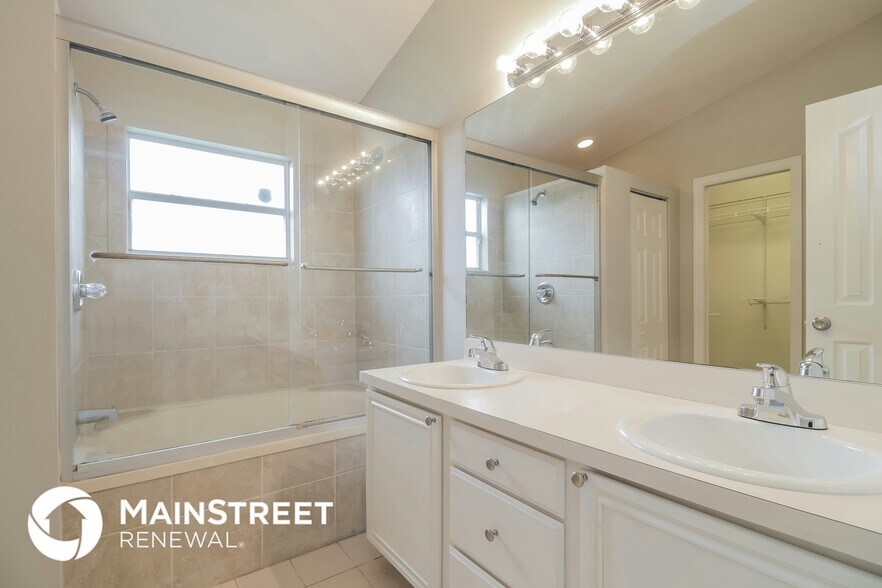 Building Photo - 1066 Covington St