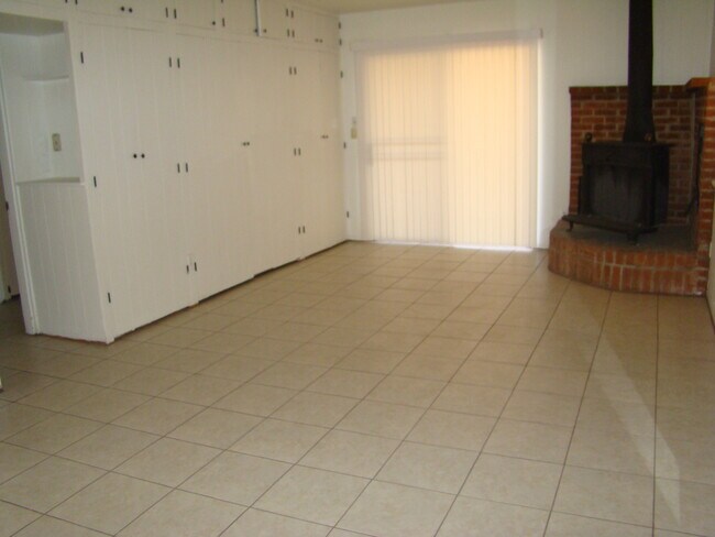 Building Photo - 3 BEDROOM HOME WITH WORKSHOP ON 2 1/2 ACRES