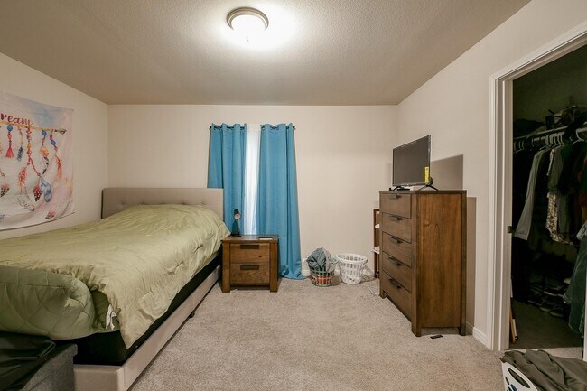 Building Photo - 10131 Cerritos dr