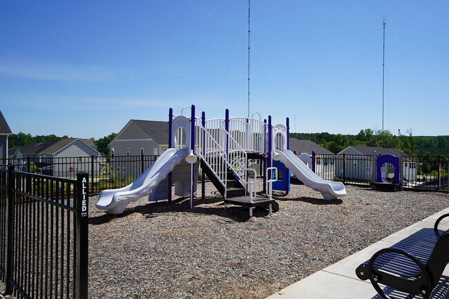 Building Photo - BRAND NEW TOWNHOME-9 FOOT CEILINGS-TWO CAR GARAGE-POOL COMMUNITY