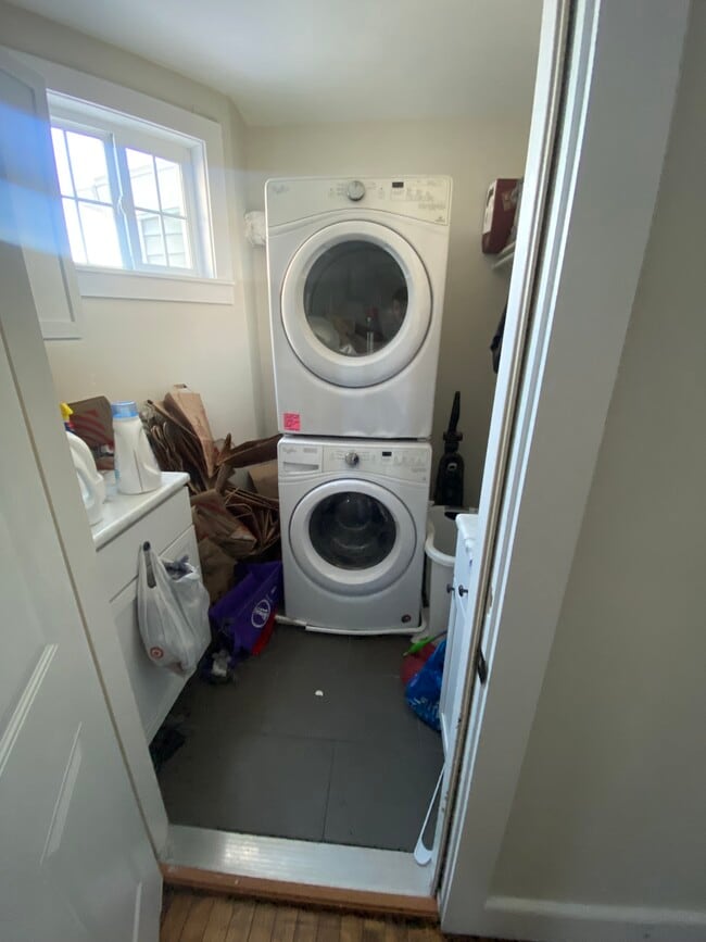 Building Photo - 1334 W Taylor Ave