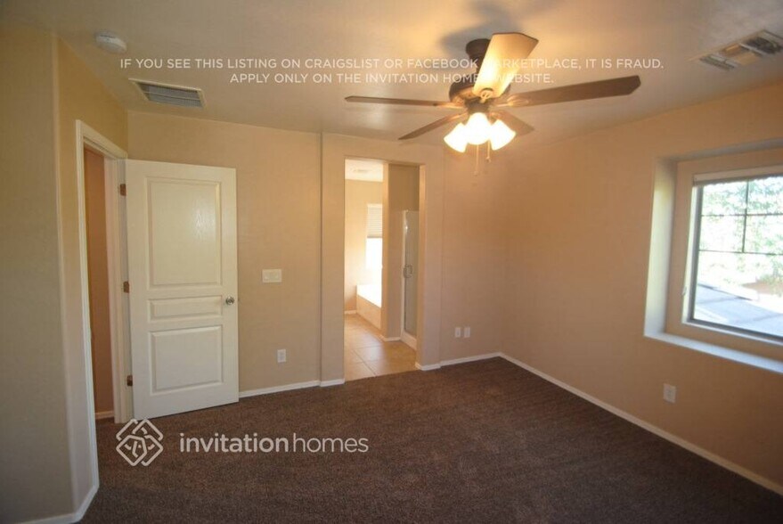 Building Photo - 3878 E Santa Fe Ln