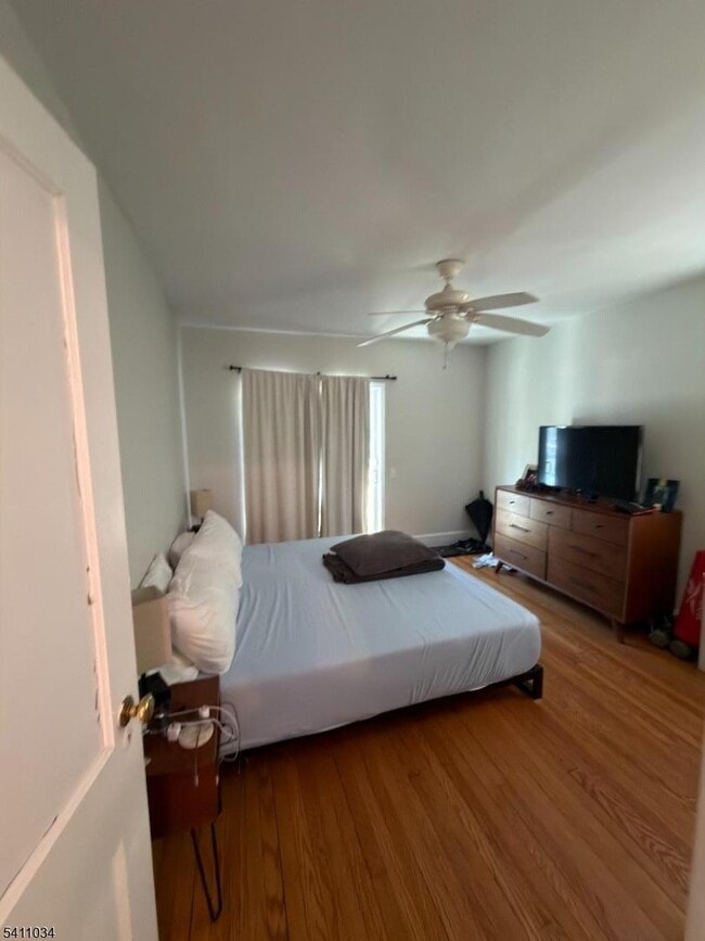 Building Photo - 664 Valley Rd