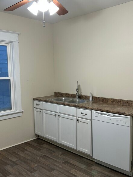 Building Photo - 15 Meriden St