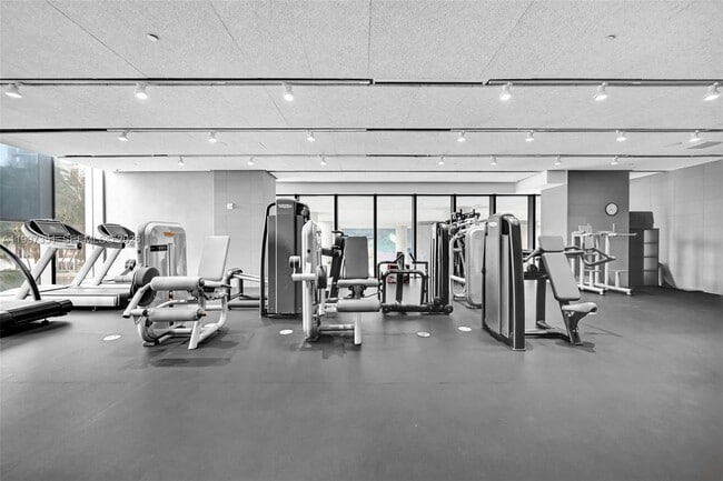 Building Photo - 460 NE 28th St