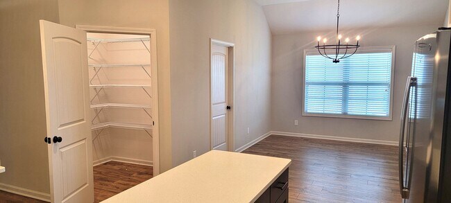 Building Photo - 844 Hedgefield Way