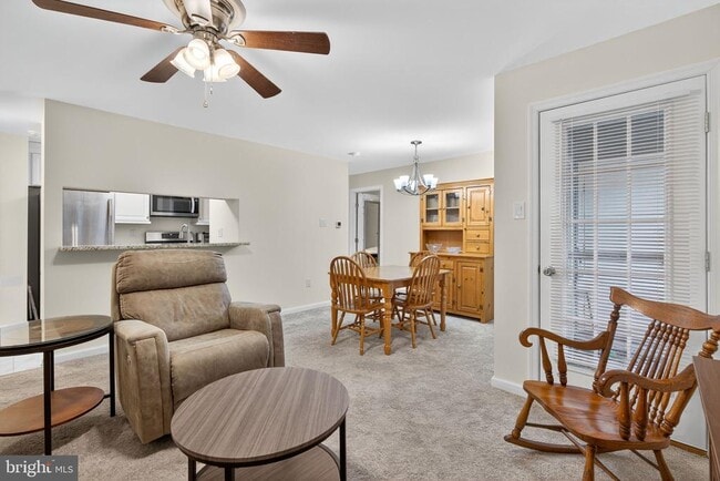 Building Photo - 511 Diamond Dr