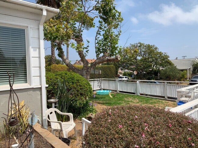 Building Photo - 8305 Colegio Dr