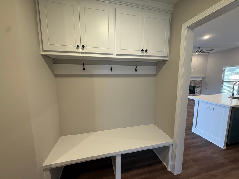 Building Photo - 110 Madisonville Dr