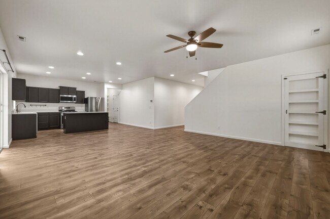 Building Photo - MOVE IN READY NOW! A/C! Multi generational living? Home office? Tumwater School District