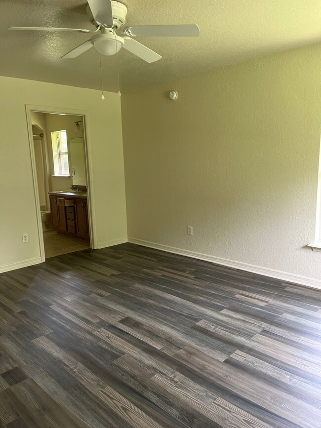 Building Photo - 1940 SW 170th Loop