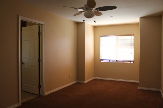 Building Photo - 5584 Hawley Ct