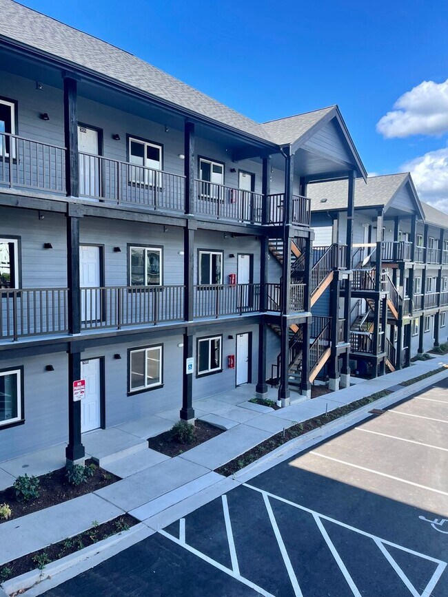 Building Photo - 1200/1210 Billy Frank Jr St - 1210 #103 Room 2 (Rooming Unit)