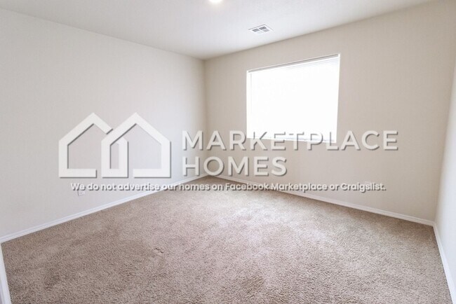 Building Photo - 3533 Wild Horse Rd NE