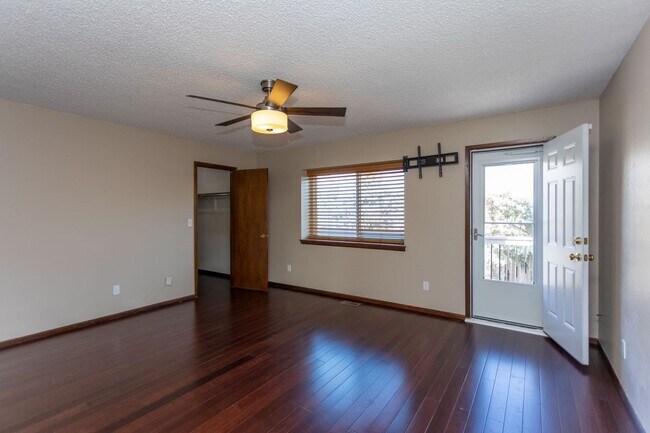 Building Photo - 7673 Safari Cir