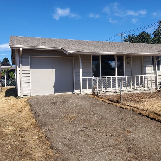 Building Photo - 206 E H St