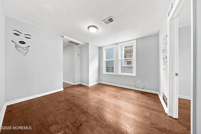 Building Photo - 133 Smith St