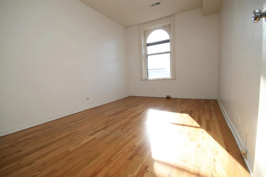 Building Photo - 236 E 61st St