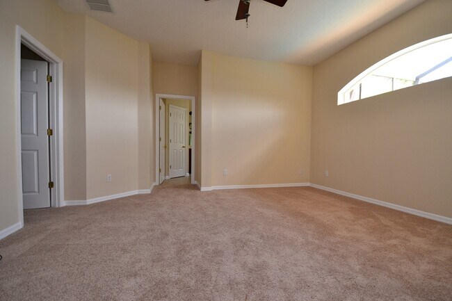 Building Photo - 4 BR Lakefront & Pool Home