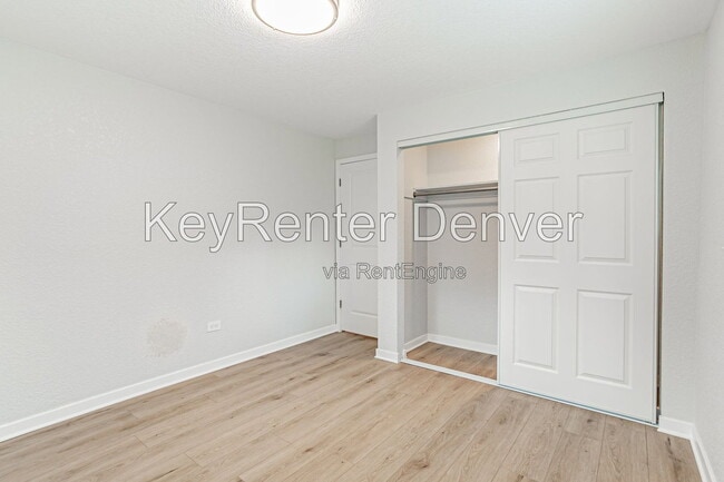 Building Photo - 2356 S Linden Ct