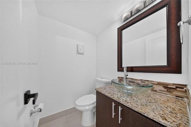 Building Photo - 9351 Fontainebleau Blvd