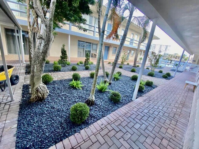 Building Photo - 2380 Diana Dr