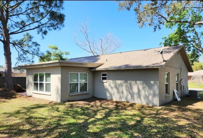 Building Photo - 635 Parkside Ave