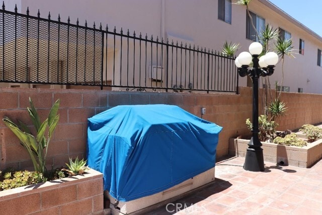 Building Photo - 985 W 9th St