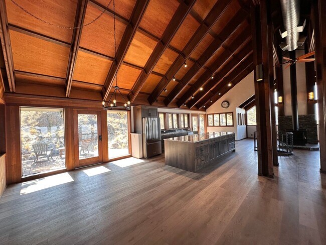 Building Photo - 10747 SW Mintken Ln